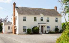 Stunning 6 Bedroom Cottage near Cornish Coast